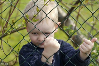 ​心理学家：孩子胆小懦弱皆因父母，四种父母毁掉孩子自信