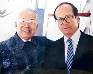 ​风水师蔡伯励：为霍英东选墓，帮李嘉诚亡妻迁坟，开出天价200万