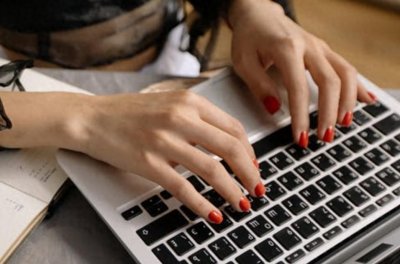 ​工作推荐：铁路职工到手工资揭秘，待遇解析