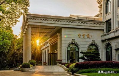 ​南京东郊国宾馆风光旖旎，游人络绎不绝，尽享大自然森林景观