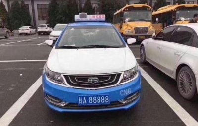 ​兰州的哥见义勇为常做好事 政府奖＂甘A88888＂车牌