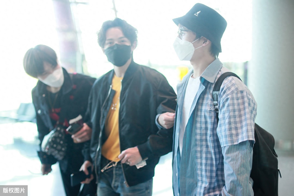 好兄弟! 马雪阳，张远，李鑫一手挽手走机场