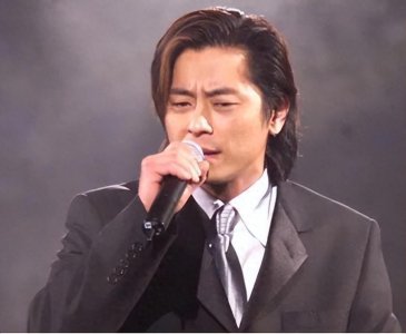 ​王杰被“毒”哑之谜：谢霆锋背黑锅多年，是谁“要”了他的嗓子?