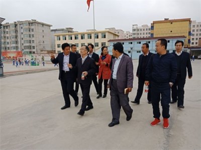 ​国家督学梁国仕来和政指导全县义务教育均衡发展工作