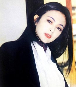 ​悲惨“小野猫”张冰茜：女儿关之琳前夫关山，因婚变演艺生涯落幕