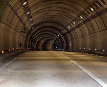 ​中国又搞大事？花2800亿在山上挖条隧道，里面的水能填满15个西湖