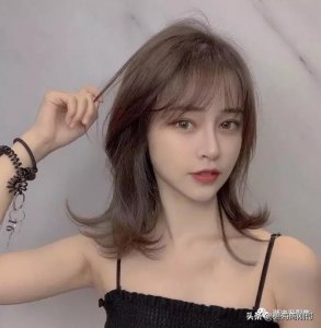 ​2020流行“烫发尾”，只烫发尾的发型