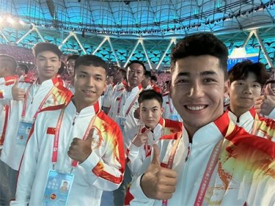 ​睡在上铺的兄弟，和我站在全国赛场上