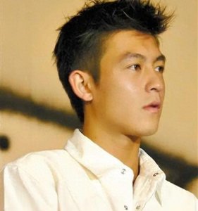 ​艳照门事件后，陈冠希和杨颖早年合照流出，简直不堪入目