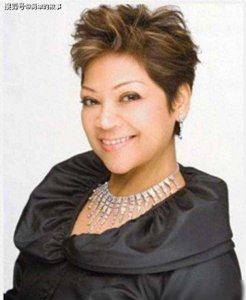 ​将前夫的孩子视如己出，带6个孩子再婚的香港肥妈，如今怎样了？