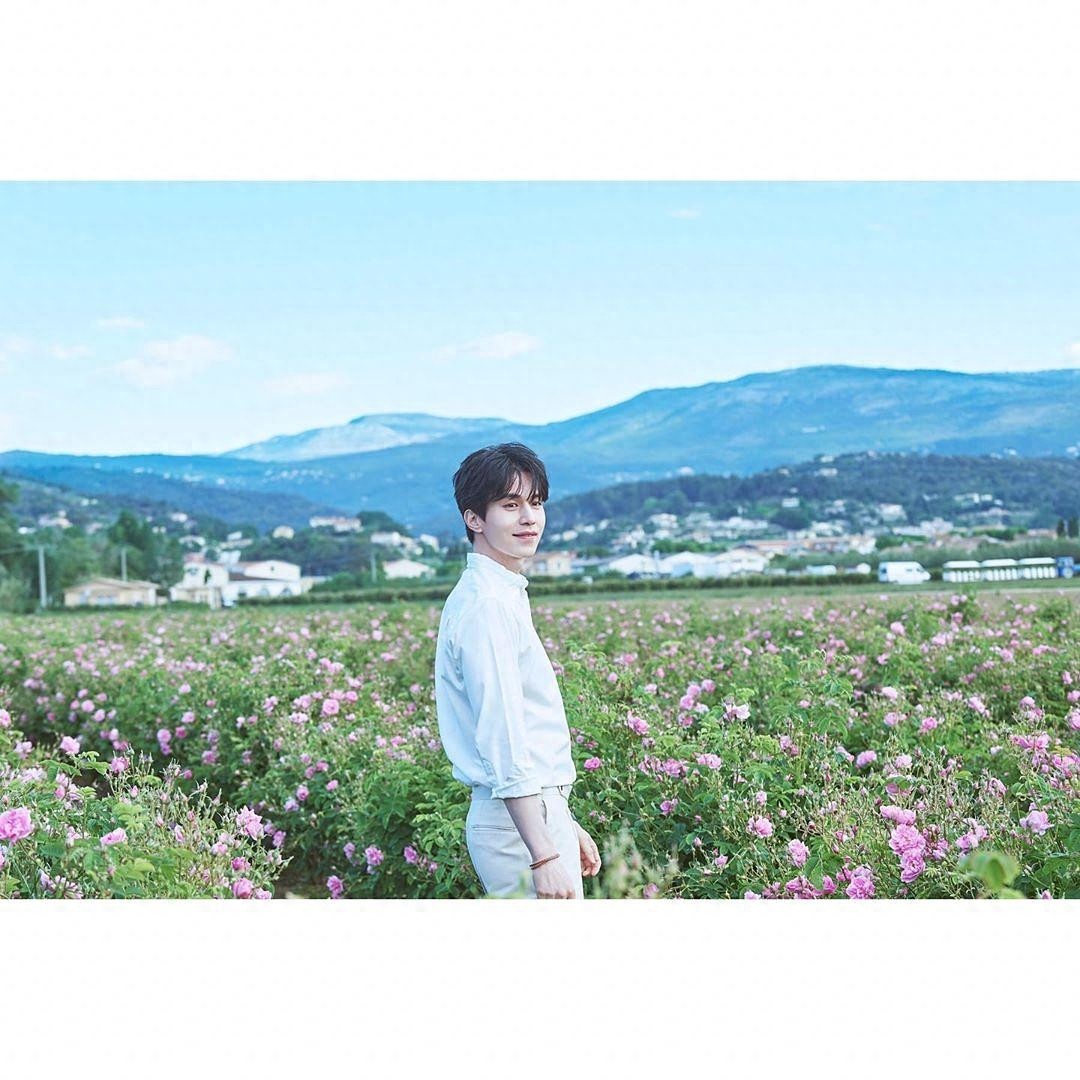 韩国人气男星李栋旭