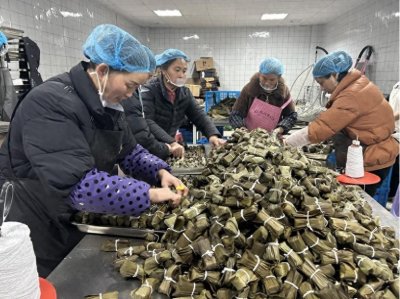 ​一口软糯 满是年味儿 播州黄粑生产忙