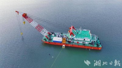 ​新能源应急救援打捞船在十堰丹江口启航