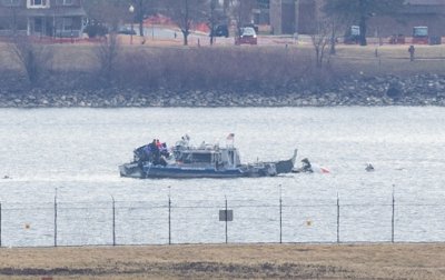 ​特朗普：华盛顿撞机事故中军用直升机“飞得太高”