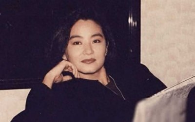 ​林青霞女儿终于长大，颜值如同母亲复制，网友：不枉费等这么多年