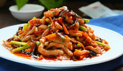 ​炒肉丝时，牢记不要直接下锅炒，教您一招，肉丝又嫩又香又入味