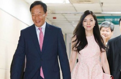 ​舞蹈老师曾馨莹：34岁嫁58岁首富得千万聘礼，6年生3胎稳坐阔太位