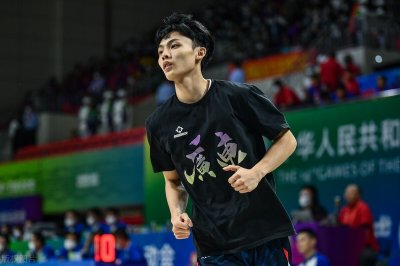 ​少年老成的“徐中锋”，身高179cm的徐杰都获得过哪些成就？