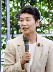 ​真理子：26岁二婚嫁给菅义伟，做过护工清洁工，67岁当上首相夫人