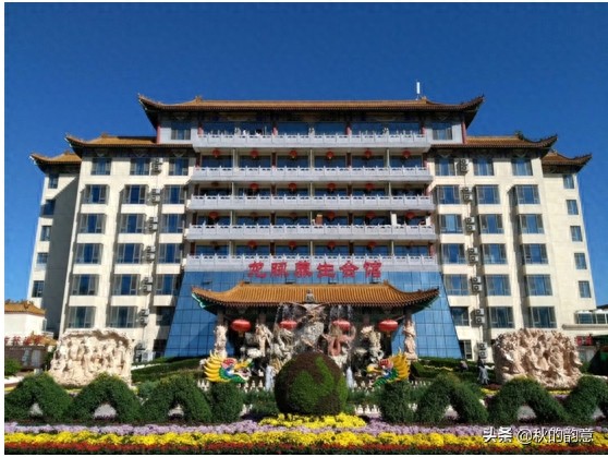 北京龙脉温泉度假村，有南国风光，北国水域，有兔耳岭的景观之美