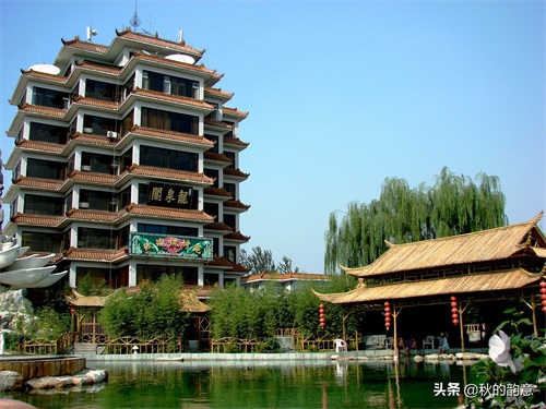 北京龙脉温泉度假村，有南国风光，北国水域，有兔耳岭的景观之美