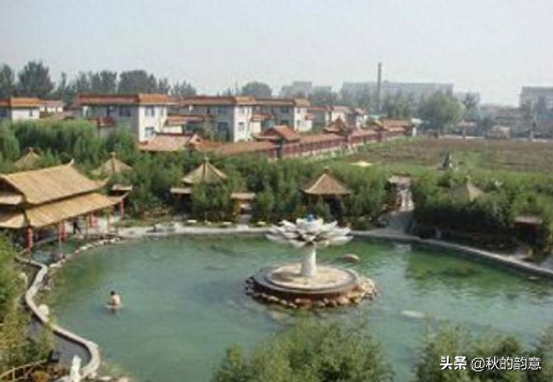 北京龙脉温泉度假村，有南国风光，北国水域，有兔耳岭的景观之美