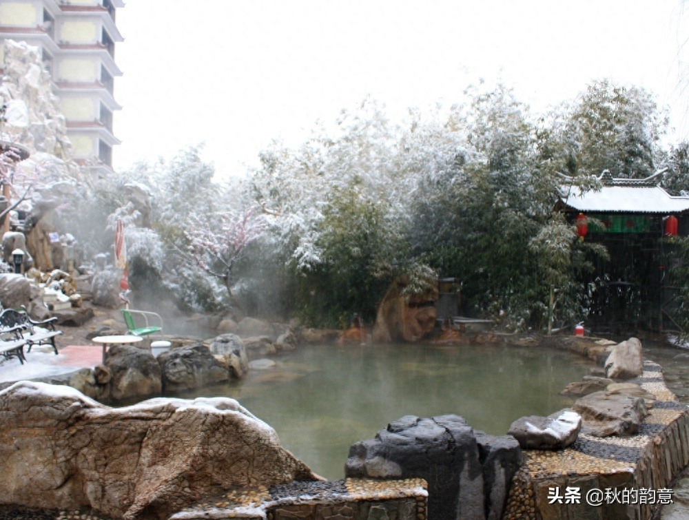 北京龙脉温泉度假村，有南国风光，北国水域，有兔耳岭的景观之美