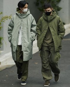 ​没想到“军绿色”裤子这么耐看，这样穿潮流多变，难怪潮人都喜欢