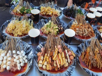 ​青岛三大夜市之一，这里种类最多，价格最便宜