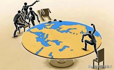 ​中国留学生“走私军火”在俄被捕，100多件装备摆一地还有火箭筒