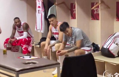 ​广东绝杀北京更衣室画面曝光：赵睿6犯罚下落泪道歉，杜锋也哭了