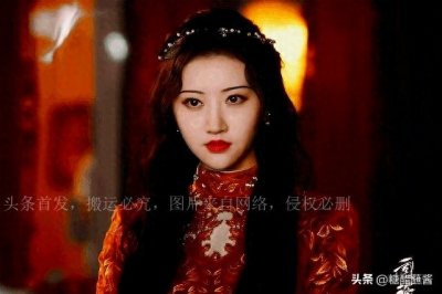 ​“资源咖”景甜的失败上位史，和她背后的“大佬”男友们