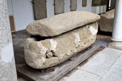 ​原始墓葬形式第四节石棺木棺椁