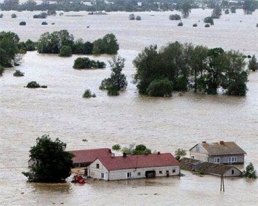 ​还记得1998年特大洪水吗？比今年恐怖百倍，我国命运差点因此改变