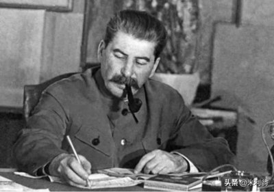 ​斯大林在以一敌三的情况下，是如何确立“斯大林模式”的？