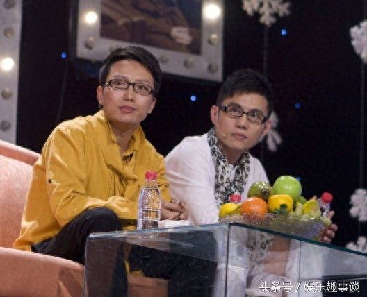 靠一首《雨花石》走红，却因提成与李玉刚闹掰，惨遭“雪藏”至今