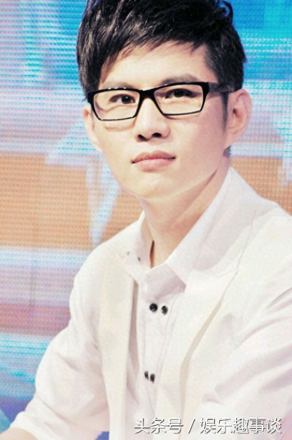 靠一首《雨花石》走红，却因提成与李玉刚闹掰，惨遭“雪藏”至今