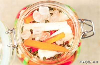 ​农家这么腌豆角真是太好吃，牢记这一点，豆角爽口下饭，能放一年