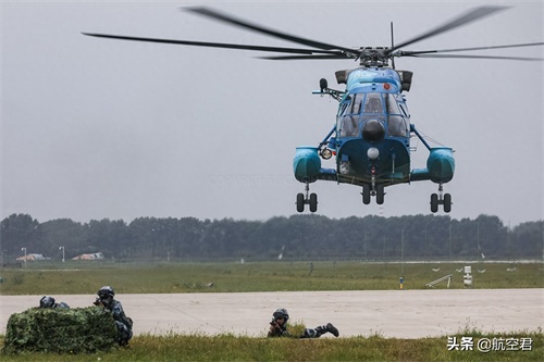 运输搜索巡逻突击样样精通，中国海陆空三军均有装备的直-8直升机