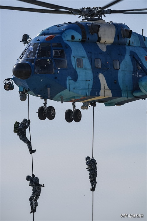 运输搜索巡逻突击样样精通，中国海陆空三军均有装备的直-8直升机