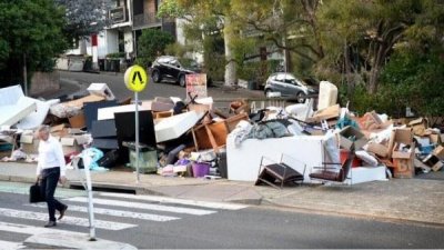 ​悉尼街头现超大垃圾堆，当地居民苦不堪言：乱丢的人越来越多