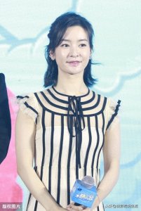 ​甜美而又不失俏皮可爱的李晟，不仅冷艳，并且风格让人眼前一亮