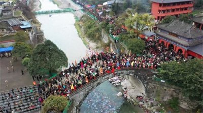 ​雎水踩桥！绵阳安州演绎现代版“清明上河图”