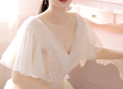 ​和女生约会第一次牵手怎么牵她？