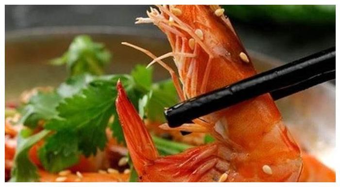 吃虾的时候，虾线并不是不能吃，真正不能吃的是虾的另一部位