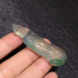 ​直播间的翡翠便宜是真的吗？直播间的翡翠砍价是真是假？