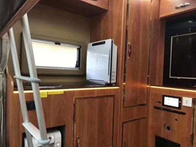 难得一见的越野之王 Unimog奔驰乌尼莫克房车实拍 独立后仓