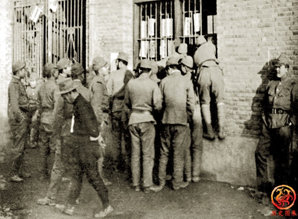 日军设立的慰安所老照片：图四是被解救的慰安妇，图十日军很无耻