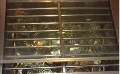 ​二猴市价9.9元跌破面值，纪念币该玩么？