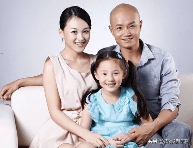 ​陶红病逝后，丈夫乐嘉带女儿定居美国，如今怎么样了？